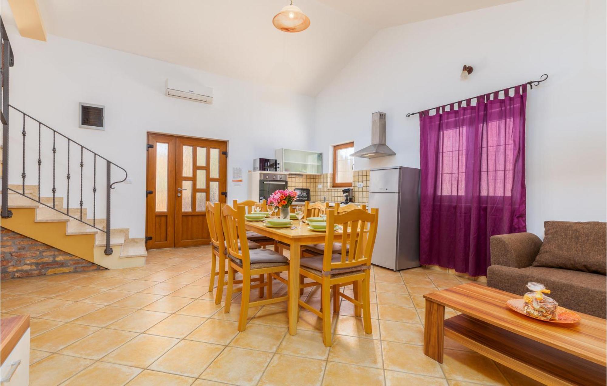 2 Bedroom Cozy In Liznjan